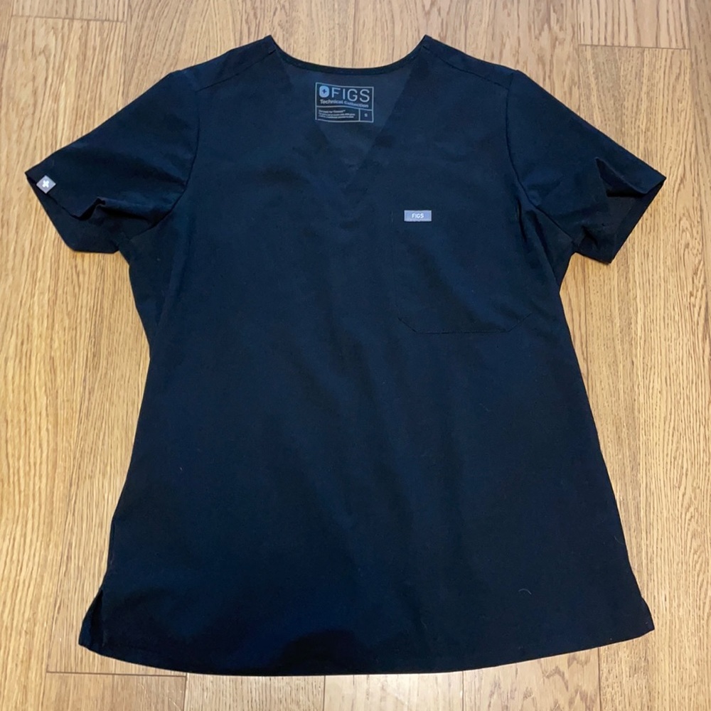 FIGS. Catarina one pocket scrub top. SMALL